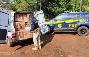 PRF apreende Fiorino carregada de cigarros contrabandeados em Santo Antônio da Platina (PR).