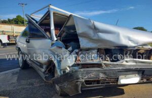 Acidente entre dois carros deixa cinco feridos no trevo da Vila Rosa na BR 153 em Jacarezinho.