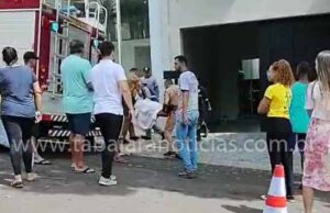 Trabalhador sofre descarga elétrica enquanto pintava prédio no centro de Jacarezinho.