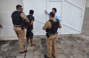 Morador encontra ladrão dentro de sua residência no centro de Santo Antônio da Platina.