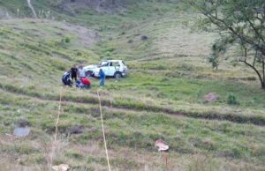 Carro sai da pista e cai em ribanceira na PR-272.