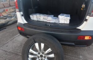 PRF apreende veículo com diversos celulares transportados de forma oculta no estepe em Jacarezinho.