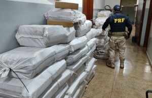 Policia Rodoviária Federal apreende mais de mil e quinhentos quilos de Maconha em Andirá.