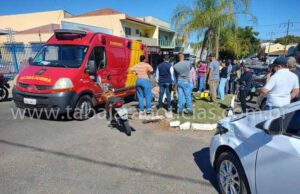 Motociclista fica gravemente ferida em acidente na Vila Setti em Jacarezinho.