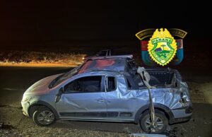 Jovem fica ferida ao capotar Saveiro na PR 092 em Andirá.