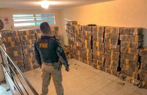 PRF apreende em Londrina mais de 2 toneladas de maconha.