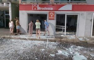 Bandidos explodem caixas eletrônicos de Agencia bancária em Guapirama.