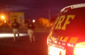 Hilux capota no km 46 da BR 153, enquanto estava sendo removida do local outro carro bateu contra o guincho.