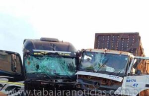 Mais um acidente envolvendo carretas na BR 153 em Jacarezinho.