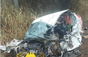 Motorista fica gravemente ferido ao bater de frente com carreta na PR 092 em Guapirama.