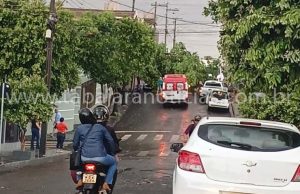 Durante temporal arvore cai sobre moto e mata jovem empresária em Cambara.