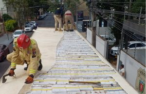 Polícia Rodoviária Federal apreende mais de 1,5 toneladas de maconha na região de Londrina.