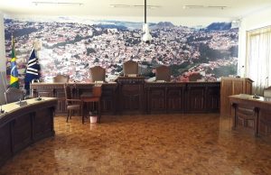 Vereador Marcos Colosso Apresenta Projeto que Pode Beneficiar Associação com Laços Comerciais e Políticos; População Deve Ficar Atenta.