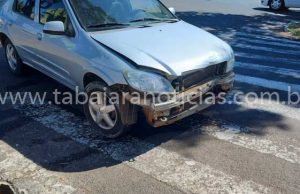Acidente entre Fusca e Celta no centro de Jacarezinho.