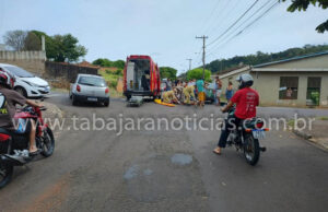 Ciclista cruza preferencial e fica ferido após colidir contra carro na Vila São Pedro em Jacarezinho.