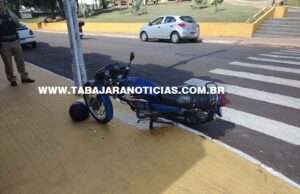 Vídeo Câmera registra acidente entre moto e carro no centro de Jacarezinho.