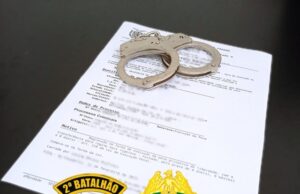Polícia Militar cumpre mandado de prisão por extorsão em Jacarezinho.