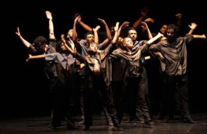 Turnê do BTG leva dança contemporânea a Jacarezinho com ‘V.I.C.A.’ e ‘Castelo’