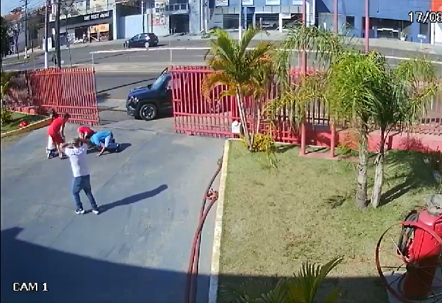 bombeiros salvem bebê