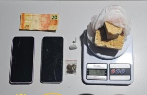 Polícia apreende crack e maconha durante operação no bairro Nossa Senhora das Graças, em Jacarezinho