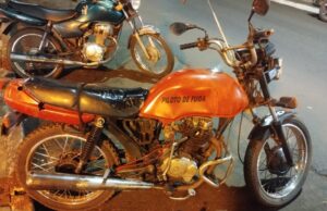 Motociclistas fazem manobras perigosas e abandonam veículos ao avistar equipe da Policia Militar