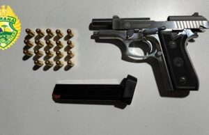 Polícia Militar apreende pistola calibre .380 em abordagem na Avenida Brasil em Jacarezinho.