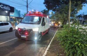 Motociclista fica ferido após queda na Avenida Manoel Ribas, em Jacarezinho