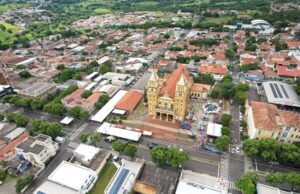 Jacarezinho concede reajuste salarial de 5,4% aos servidores municipais