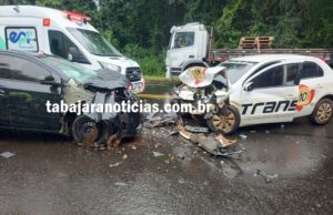 grave acidente deixa quatro feridos na BR 153, entre jacarezinho e Santo Antônio.