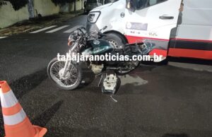 ACIDENTE ENVOLVENDO MOTOCICLETA E AMBULÂNCIA DO SAMU É REGISTRADO NO CENTRO DE JACAREZINHO