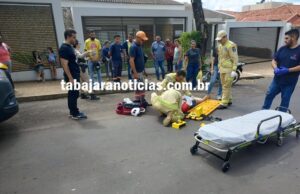 Motociclista fica ferida após se envolver em acidente no centro de Jacarezinho