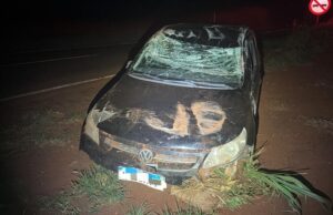 Capotamento deixa duas pessoas feridas na PR-092, em Andirá