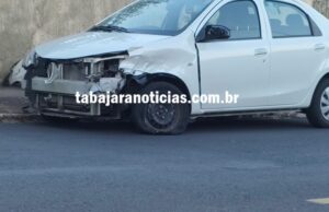 Motociclista sofre fratura na perna após sofrer acidente no centro de Jacarezinho.