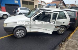 Câmeras registram acidente envolvendo quatro veículos no centro de Jacarezinho.