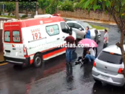 Motociclista fica ferida após sofrer queda de moto na Avenida Getúlio Vargas em Jacarezinho.