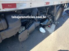 Moto vai parar em baixo de caminhão e deixa dois feridos em acidente na BR 153 em Jacarezinho