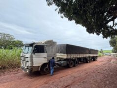 POLÍCIA MILITAR RECUPERA CAMINHÃO E CARRETA ROUBADOS NA BR-153 EM JACAREZINHO