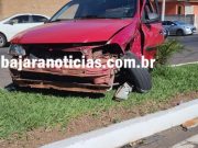 Acidente entre dois carros deixa um ferido no centro de Jacarezinho