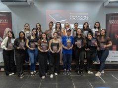 Jacarezinho recebe lançamento de livro sobre cinema e educação