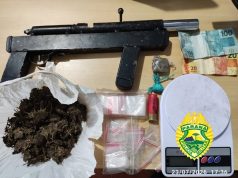 POLÍCIA MILITAR APREENDE ARMA DE FOGO, MUNIÇÃO E ENTORPECENTES, EM SANTO ANTÔNIO DA PLATINA/PR.
