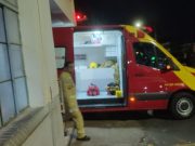 Três pessoas ficam feridas após atropelamento no centro de jacarezinho