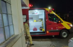 Três pessoas ficam feridas após atropelamento no centro de jacarezinho