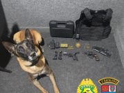POLÍCIA MILITAR APRENDE ARMAS DE FOGO E MUNIÇÕES EM JACAREZINHO/PR