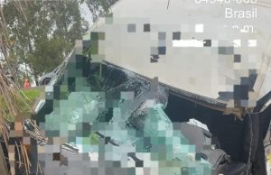 Acidente entre caminhões deixa motorista ferido na PR-092, em Wenceslau Braz